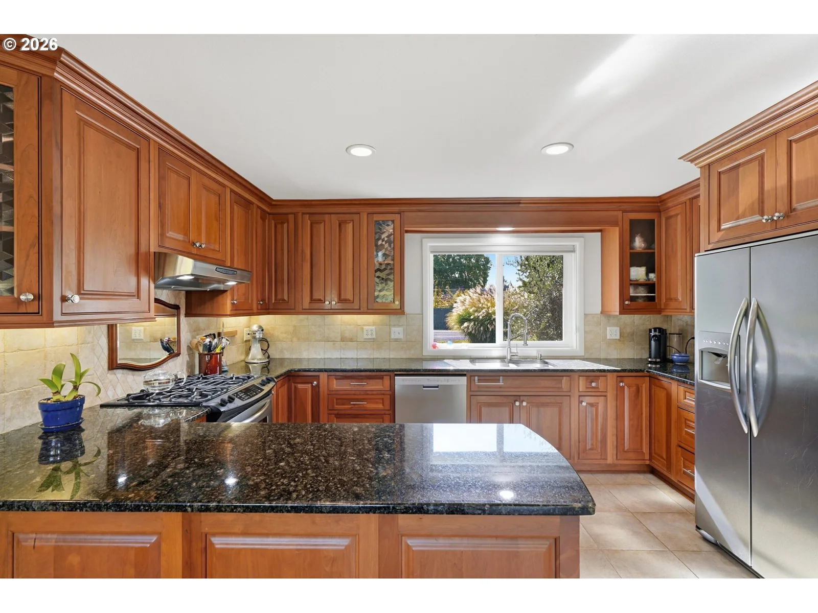 Kitchen and breakfast bar
